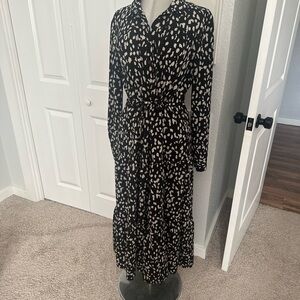 Topshop Black/White spotted dress.  Us size 10.  Runs big